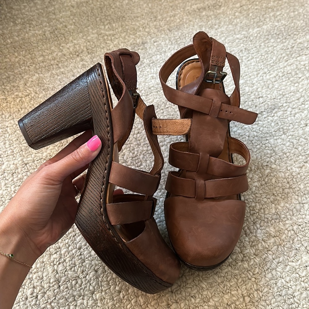 Born leather sandals